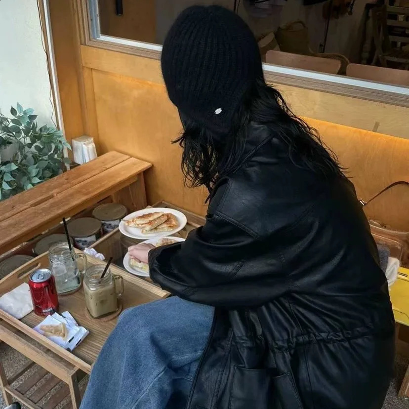 Winter Knitted Ear Hoods for Women and Men Warm Bear Hats Outdoor Skiing Balaclava Hoods Womens Skulls Hats Gorros 241205