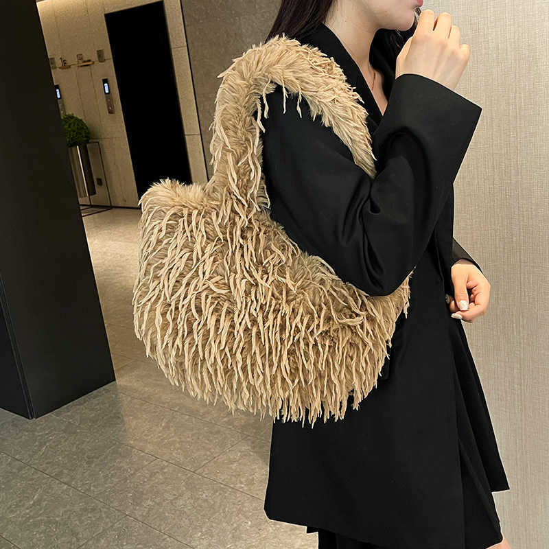 2024 New Women's Single Shoulder Luxury Trendy Bag Fashion Niche Versatile Bag New Single Shoulder 241205