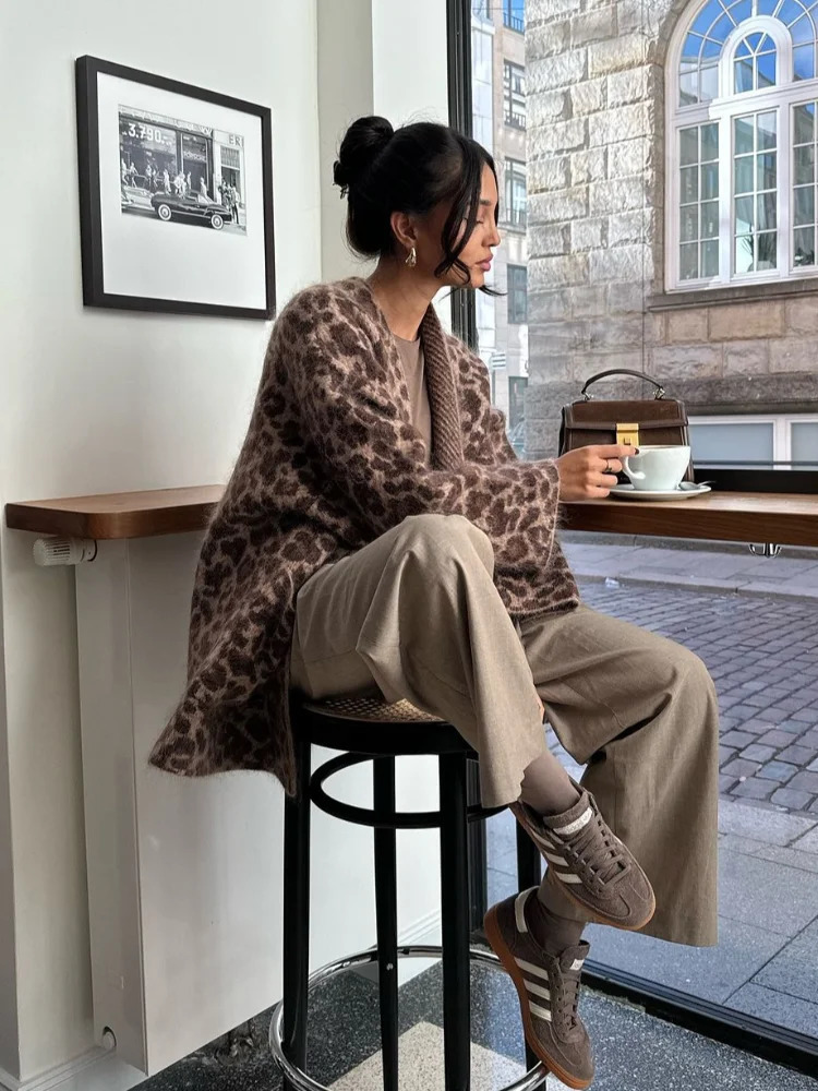Women Chic Leopard Print Loose Knitted Cardigan Casual V Neck Long Sleeve Mohair Pocket Thick Sweater Lady Cashmere Knitwear 241204