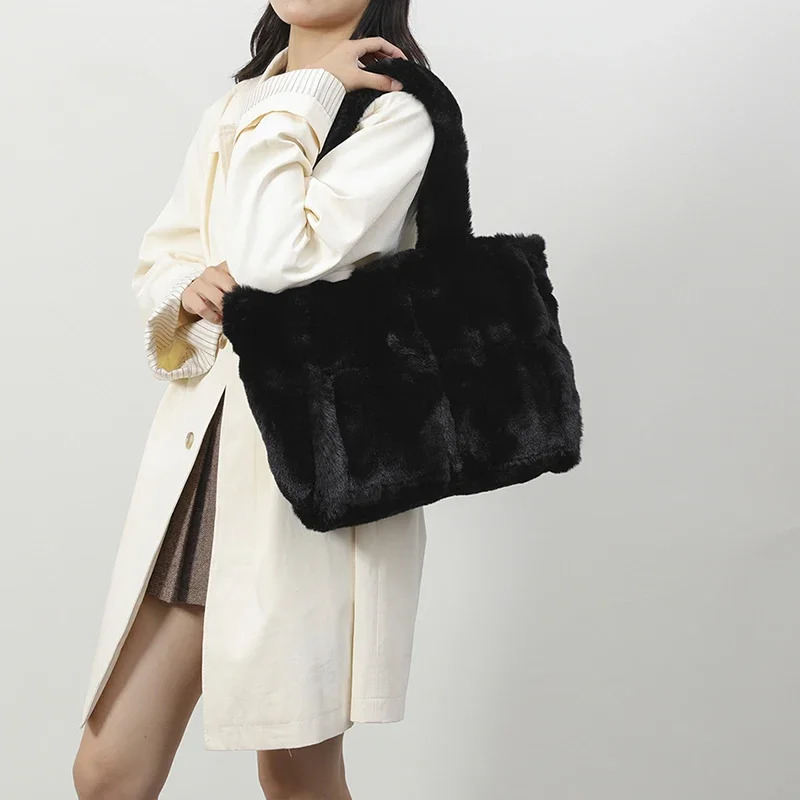 LEFTSIDE Soft Artificial Fur Shoulder Bag 2024 Y2K Winter er Korean Fashion Handbag Trend Warm Handbag 241205