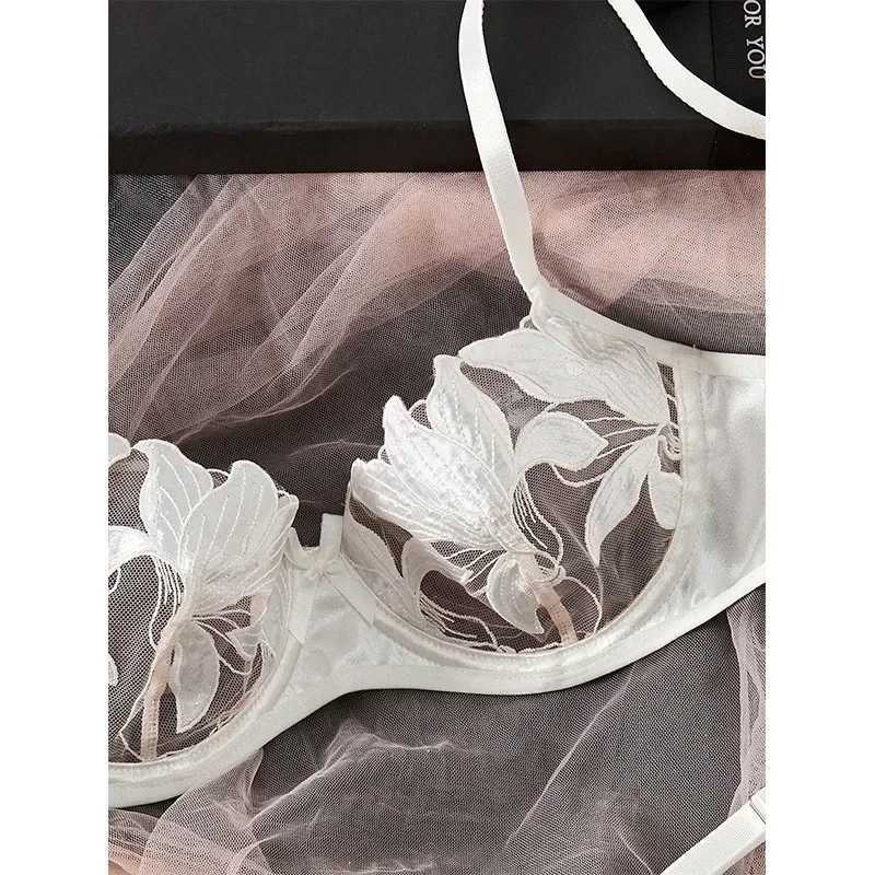 2024 Women Sexy Lingerie Bra Underwear Set Cute Bow Ultrathin Lace Lingerie Set Temptation Erotic Hot Outfits for Pretty GirlsXJ241205