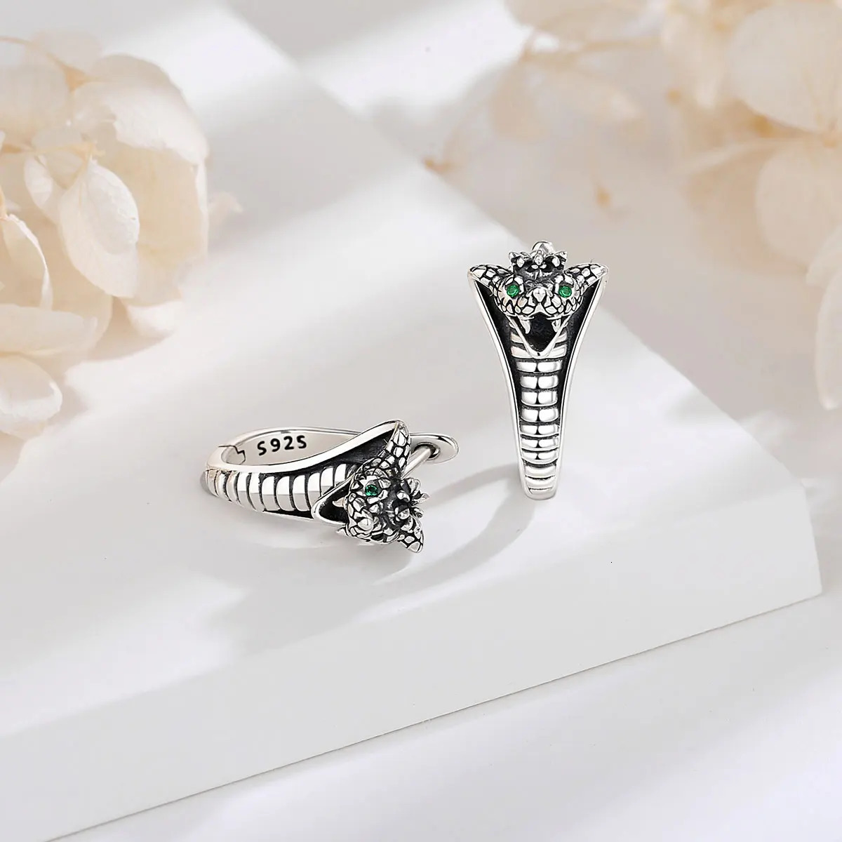 Eudora Real 925 sterling silver snake round earrings with round hoops and retro textured snake earrings suitable for women and men. Exquisite jewelry 