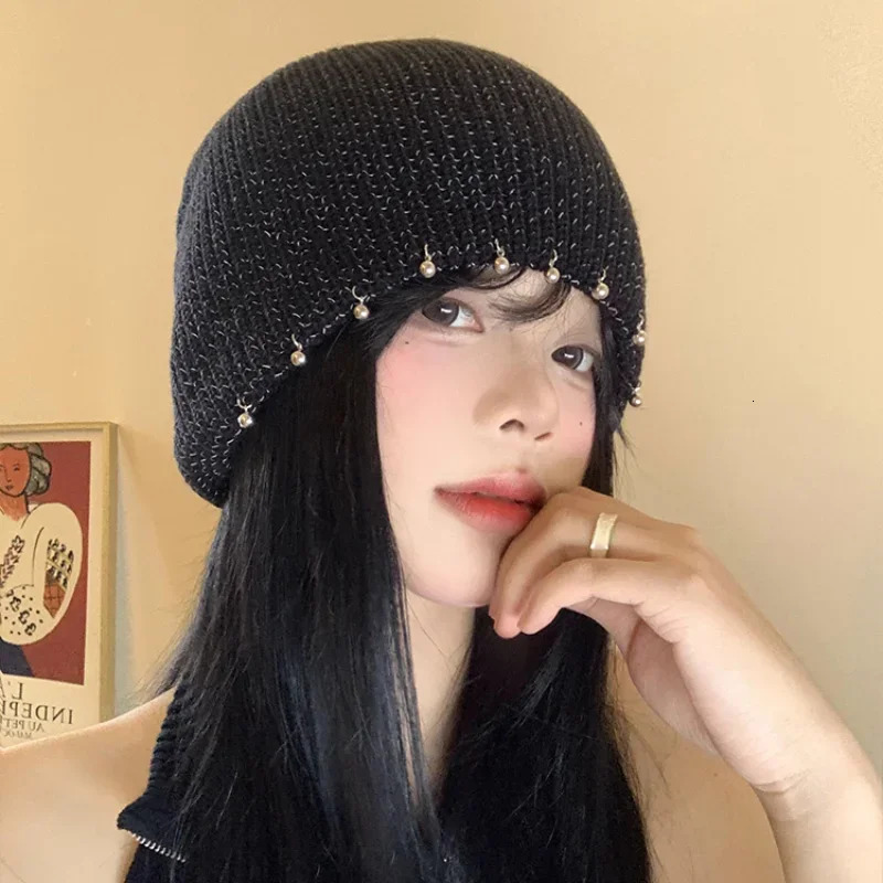 Retro Korean Ins sequined bead pulled flower hat suitable for womens spring and summer casual edition face small niche Y2K bean hat 241205