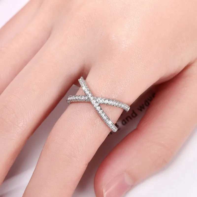 Huitan Fashion Cross Finger Rings for Women 3 Metallic Paved Dazzling Cubic Zirconia Simple Fashion Womens Ring Hot Jewelry W241205