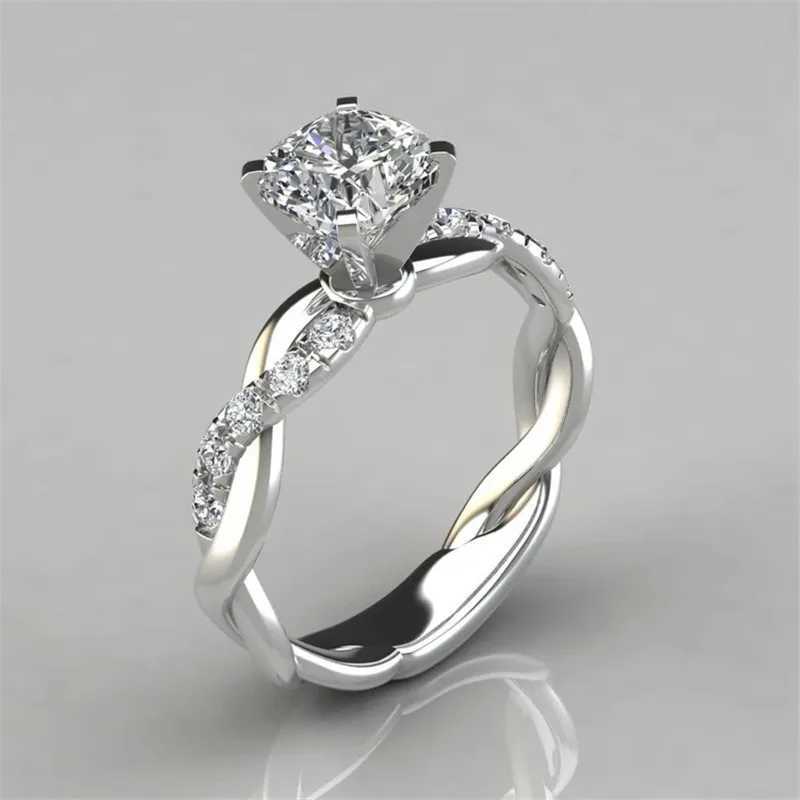 Fashionable and luxurious rhinestone rings for men and women romantic and sparkling zircon cross rings promise wedding jewelry gifts W241205