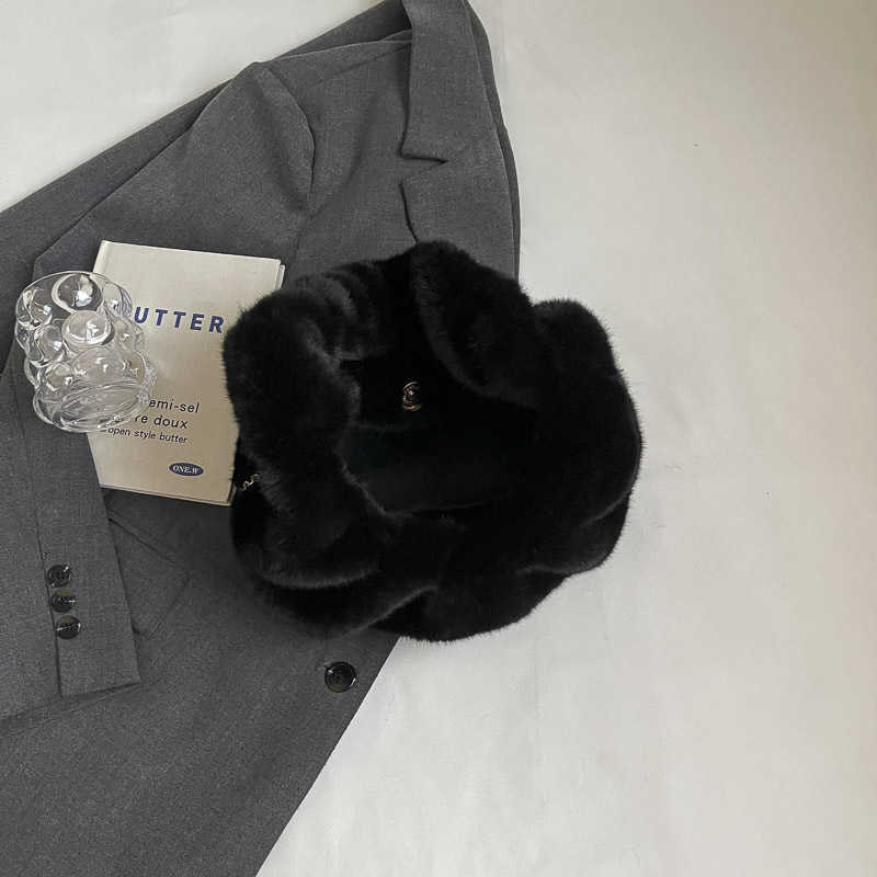 Fashion Plush Underarm Bag Sweet Korean Wrist Autumn Winter New Chain Crossbody Cloud Bag Shoulder Bags 241205