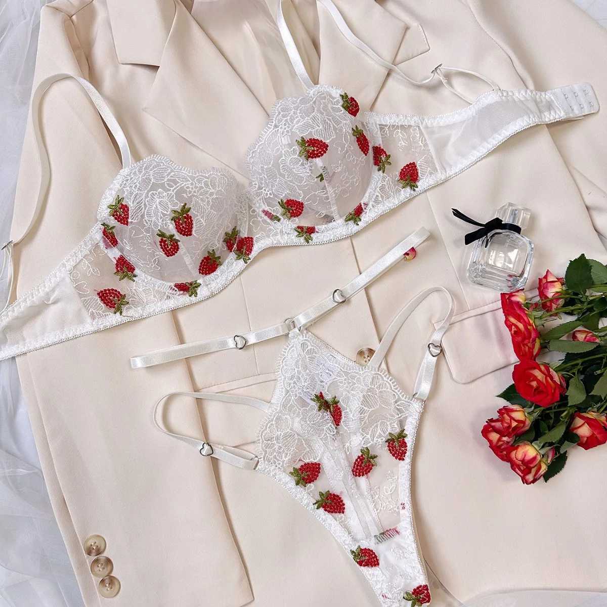 Sexy Girl Strawberry Embroidery Perspective Underwear with Steel Rings Womens Sweet Transparent Exotic Apparel Suit Bra BriefsXJ241205