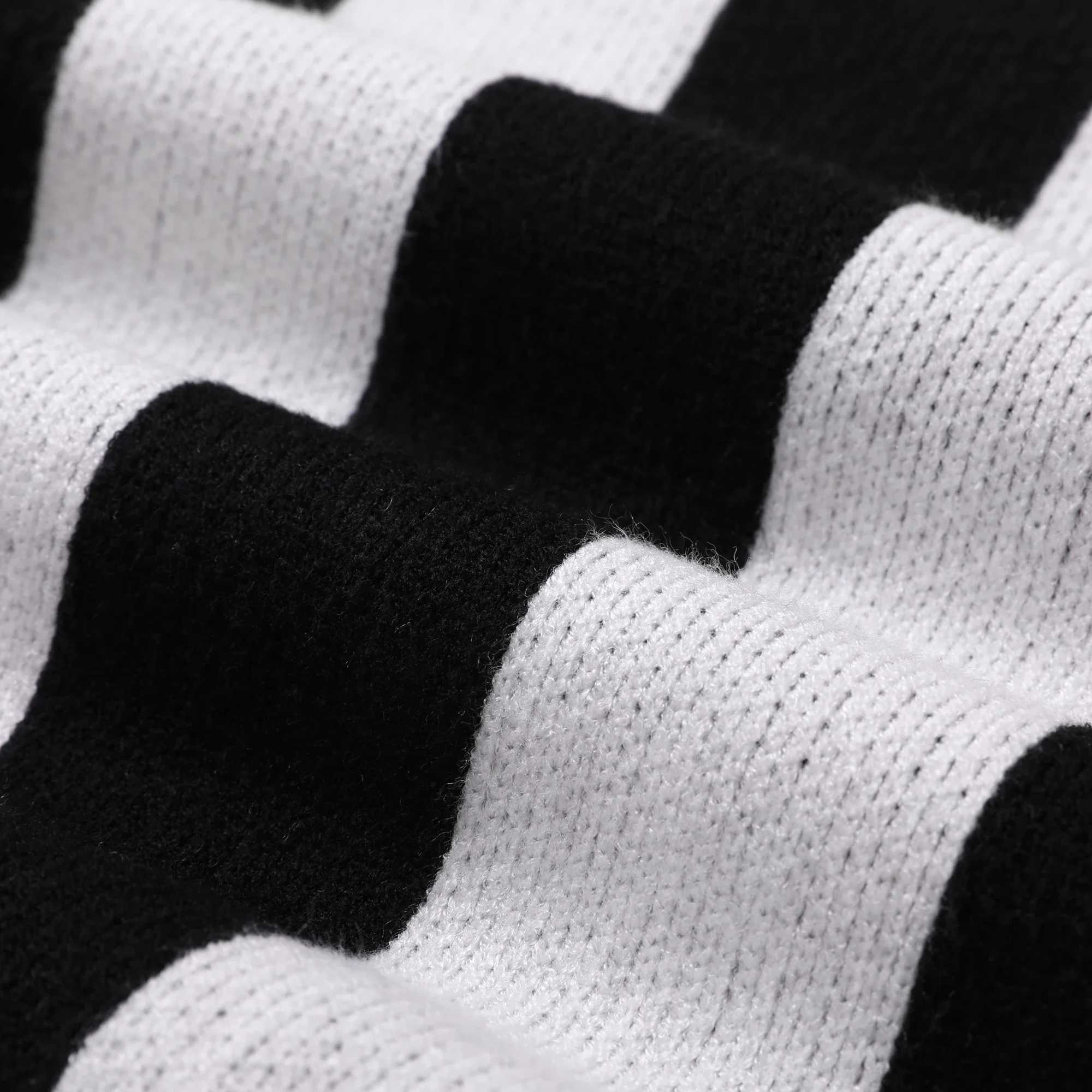 Soft and comfortable knitted sweater with football pattern and sports stripes for young children and boys suitable for outdoor and daily wear W241205