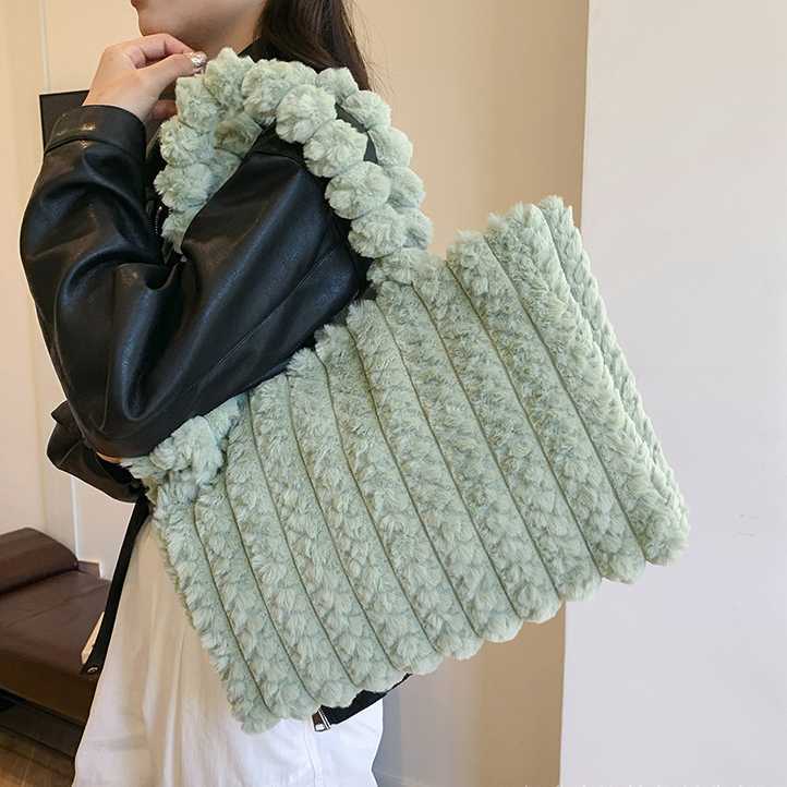 Plush bag women, large capacity autumn winter versatile shoulder commuting bag, high-end and fashionable plush bag 241215