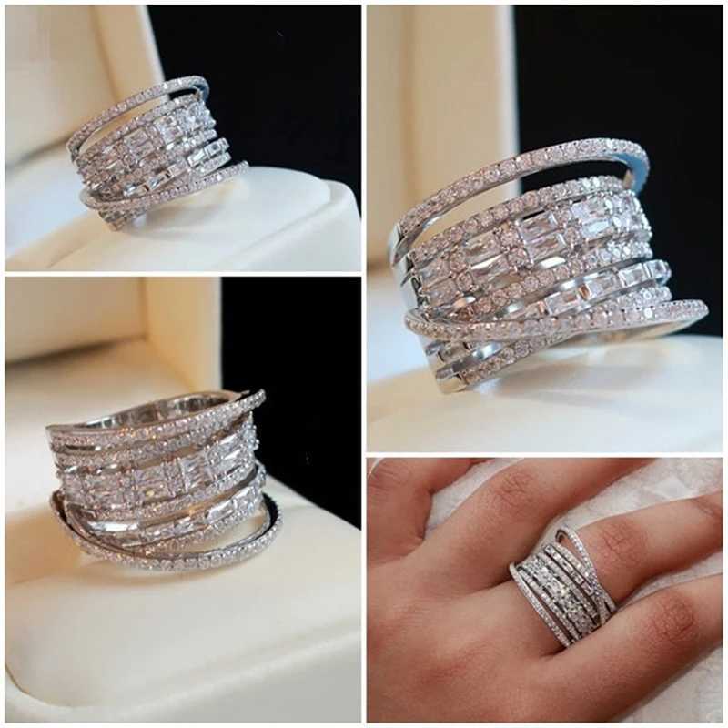 2024 new cubic zirconia wedding ring womens geometric square band design luxurious and fashionable womens ring party jewelry gift W241205