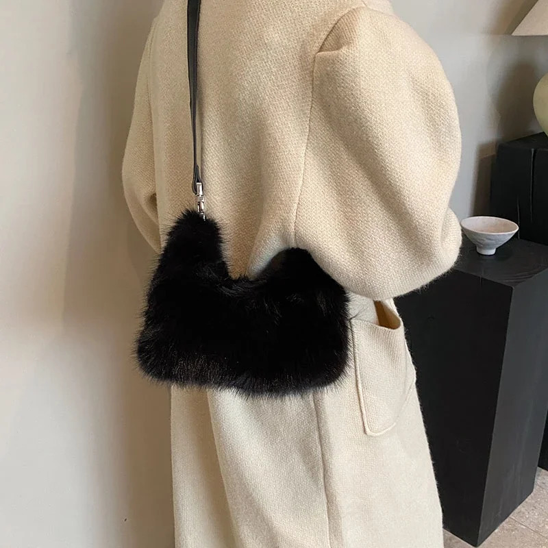 2025S New free shipping designer bag Winter Fashion Plush Cute Soft Artificial Fur Small Hand Bag Womens Shoulder Cross Wallet Trend Bucket Handbag