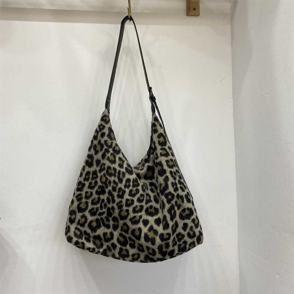 Personalized East Gate Autumn Plaid Leopard Pattern Fashion Woolen Personalized Plaid Tote Bag Casual Versatile Shoulder Bag 241215