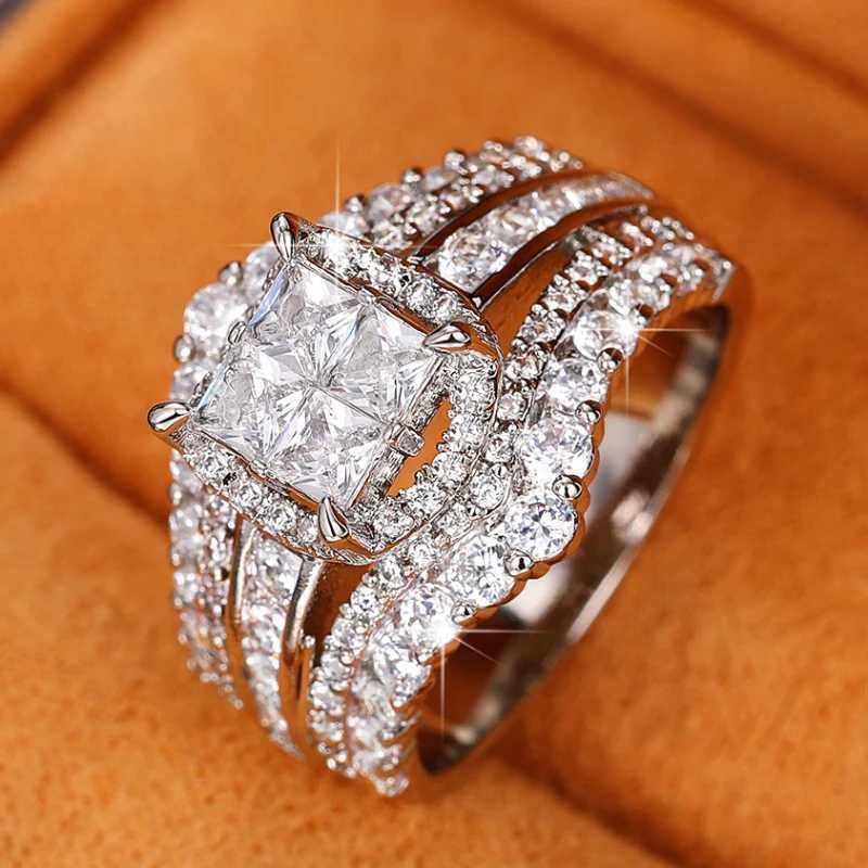 Huitan Princ Cut Cubic Zirconia Ring Womens Luxury Fashion Wedding Band Accories Silver 2023 New Womens Jewelry W241205