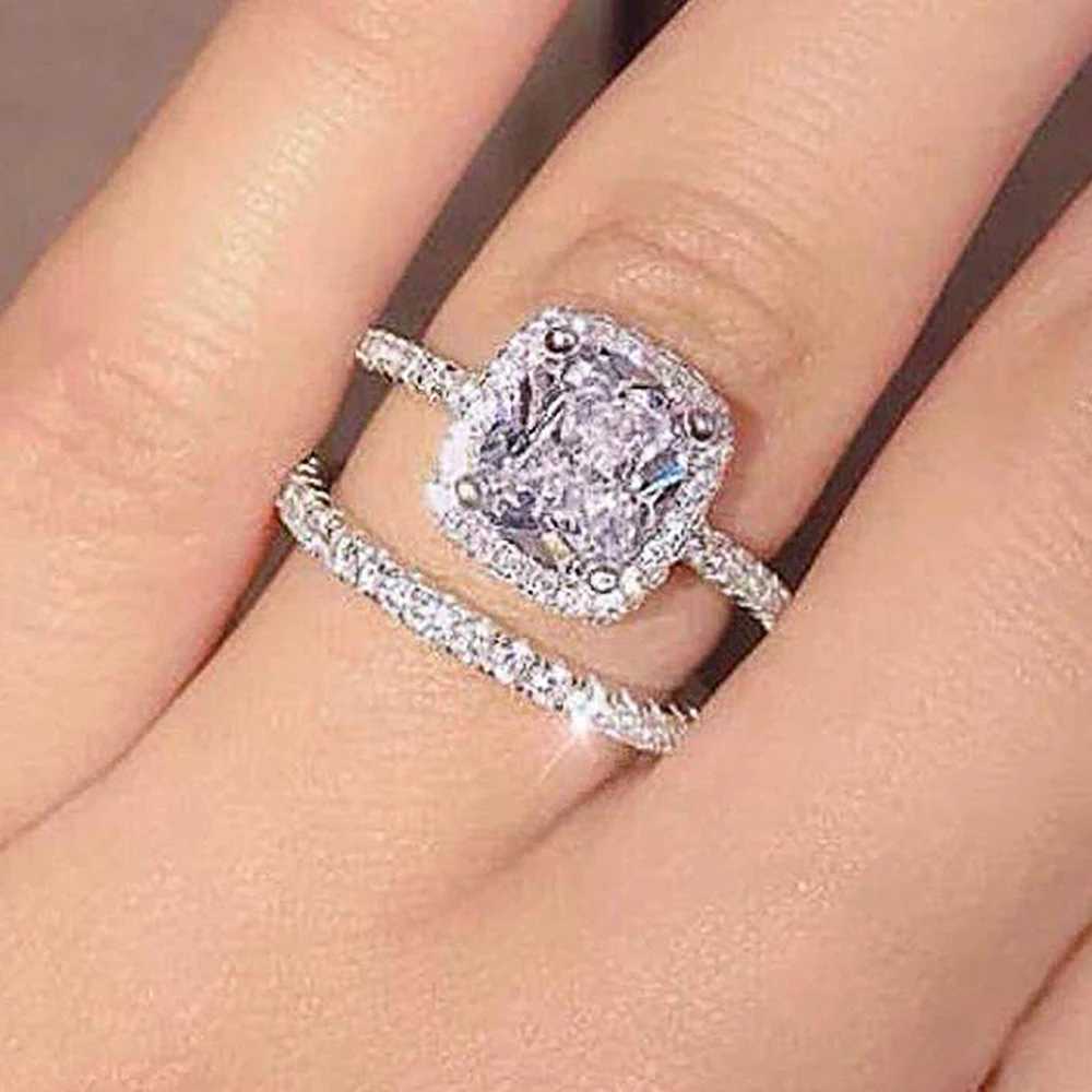 Huitan Luxury Wedding Ring Set Women 2PCS Silver Belt AAA Cubic Zirconia Engagement Party Fashion Womens Jewelry W241205