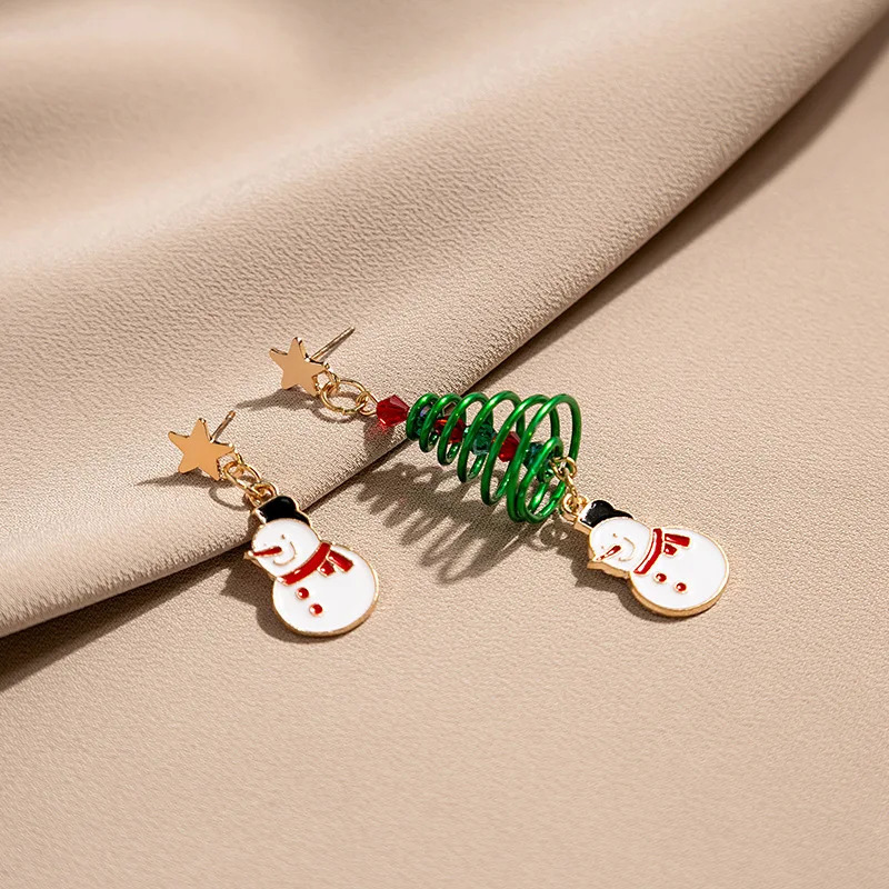 European and American Christmas Series Earrings Creative Asymmetric Spiral Christmas Tree Pendant Earrings Jewelry 241205