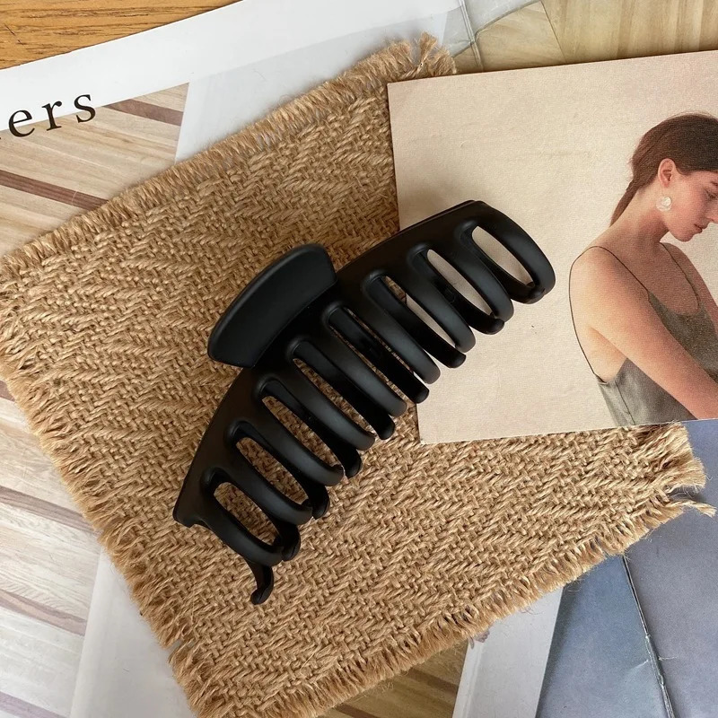 Geometry Flower Hair Clip Claw Hair Accessories Suitable for Women Large Plastic Coffee Thick Hair Crab Hair Clip Female Headwear 241205