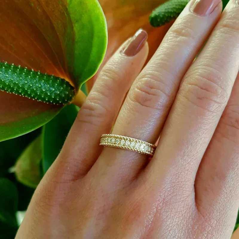 Huitan Simple and Elegant Bridal Wedding Ring Eternal Gold Cube Zirconia Ring Sparkling Fashion Jewelry W241205