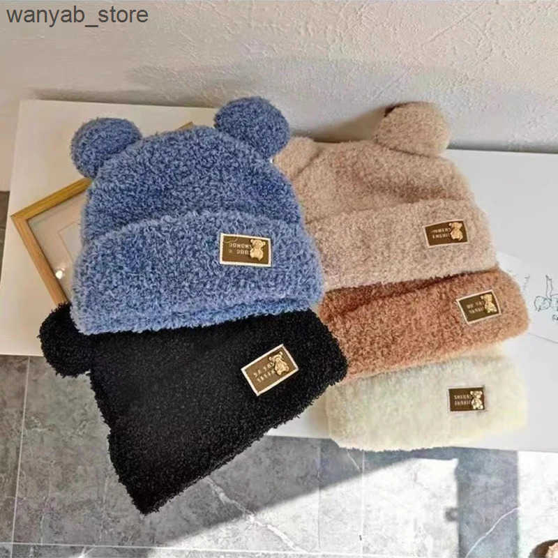 Cloches Fashionable autumn and winter womens Beanies hats warm and cute bear ear hats casual couple knitted plush soft L240910