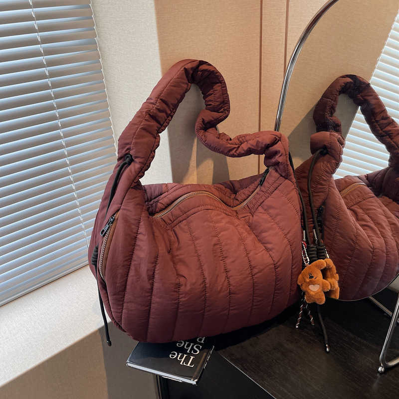 women Korean version niche trend drawstring nylon cloth bag, casual sports dumpling bag, single shoulder crossbody bag 241215