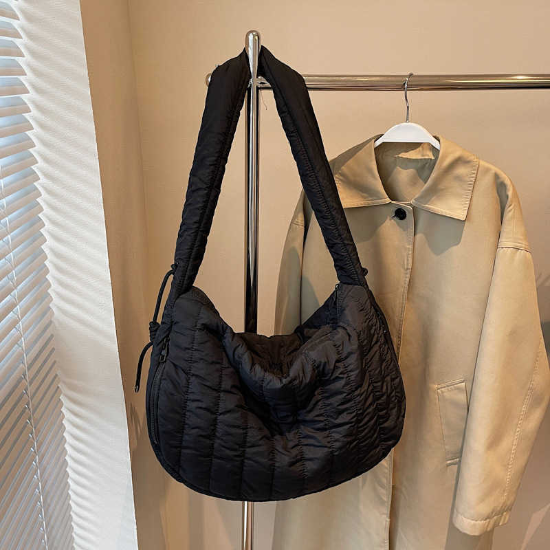 women Korean version niche trend drawstring nylon cloth bag, casual sports dumpling bag, single shoulder crossbody bag 241215