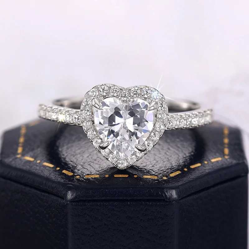 Huitan Brilliant Heart CZ Ring for Women 925 Pure Silver Joan of Arc Wedding Bridal Jewelry Shining Gorgeous Finger Accessories W241205