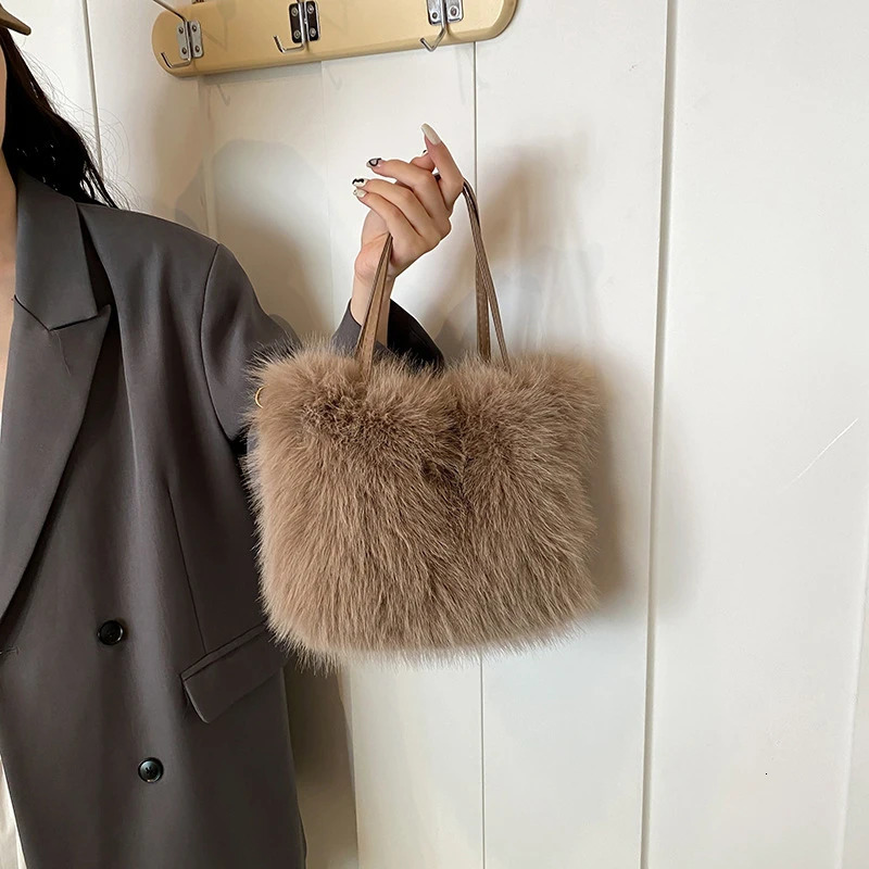 2025S New Free Shipping Designer Bag Soft Faux Fur Shoulder Fluffy Cross Shaped Square Fashionable Plush Handbag Womens Storage Bag