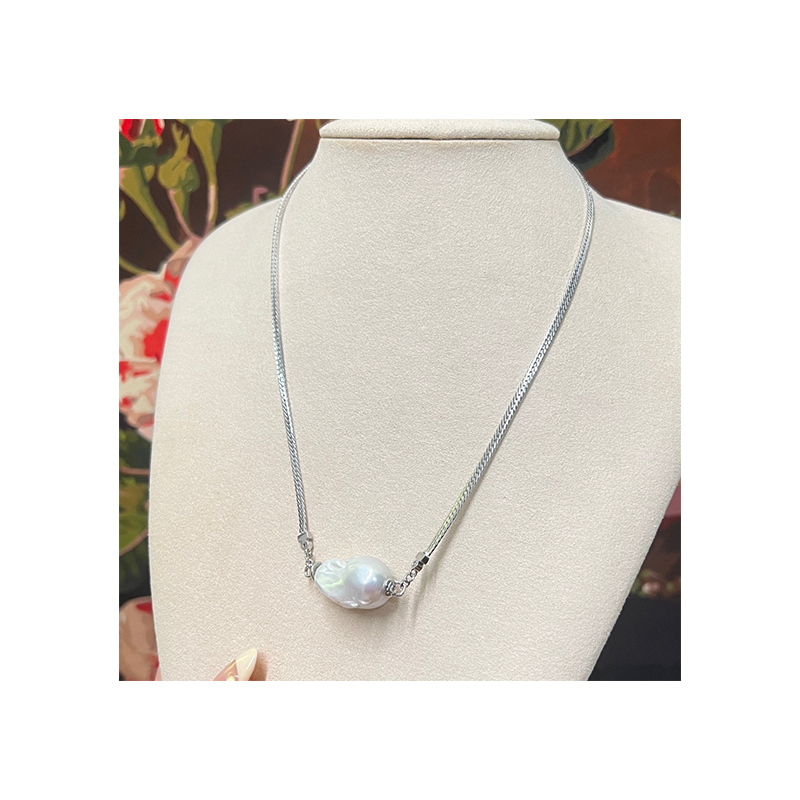 Chic Blue-Toned Pearl Choker with Sophisticated Baroque Accents for Modern Elegance