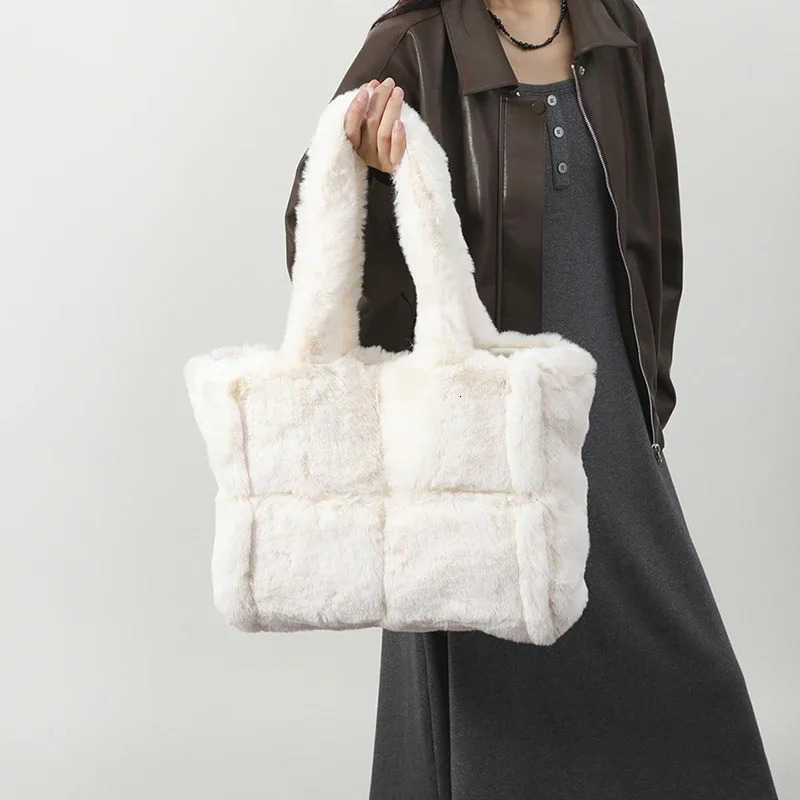 LEFTSIDE Soft Artificial Fur Shoulder Bag 2024 Y2K Winter er Korean Fashion Handbag Trend Warm Handbag 241205