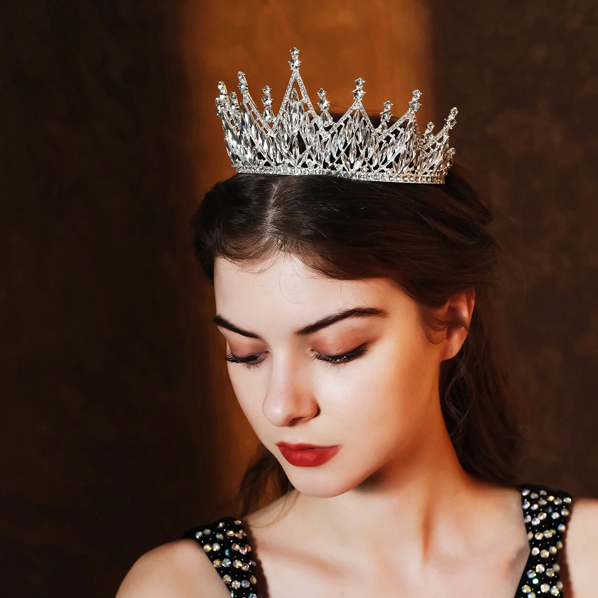 Evening party Tiaras Bridal Crowns For Women Birthday Headdress s Retro Headwear Hair Accessories Jewelry 241122