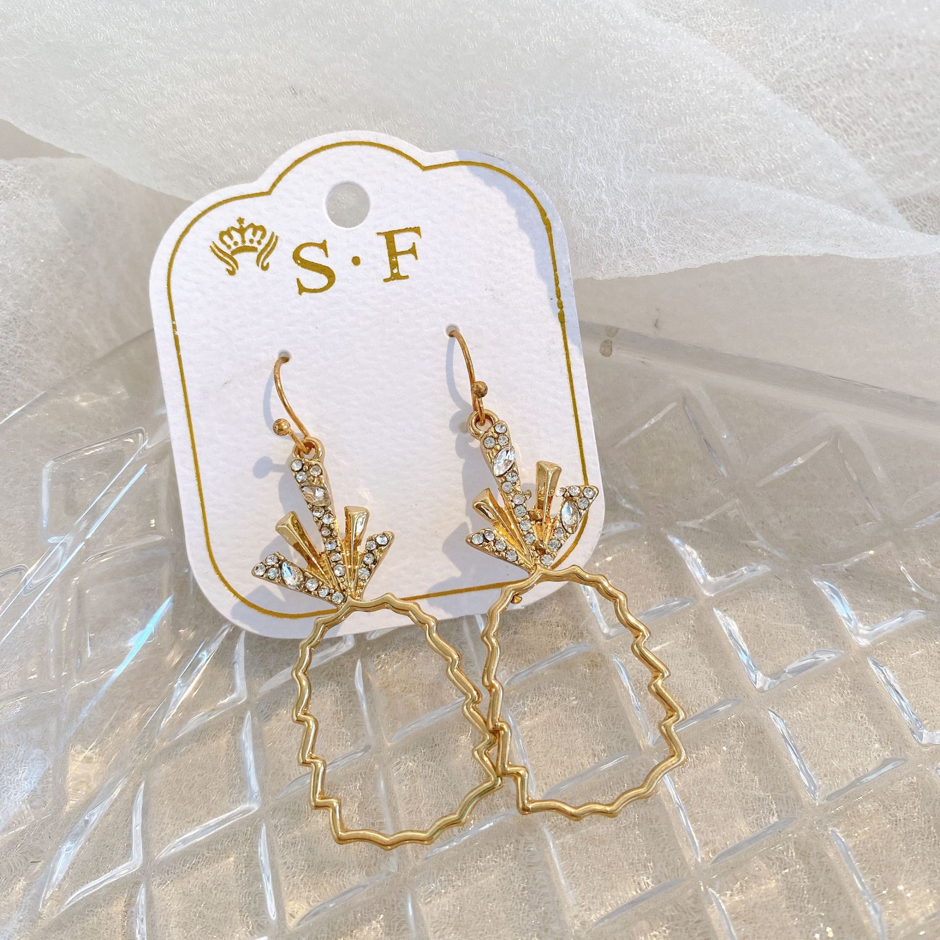 Europe and the United States cross-border new inlaid rhinestone fruit pineapple earrings creative temperament gold hollow fruit earrings