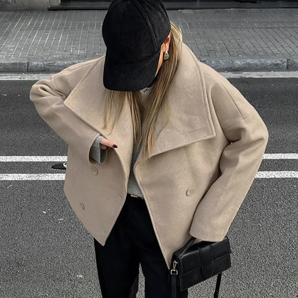 Autumn and Winter Womens Woolen Coat Fashion Retro Collar Loose Casual Temperament Cotton Blend Warm Windproof Woolen Coat 241204