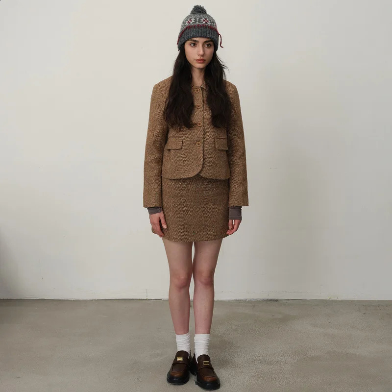 Autumn/Winter Retro Christmas Snowflake Contrasting Color Woolen Ball Womens Bean Hat Mens Warm Wool Blended Knitted Hat 241205