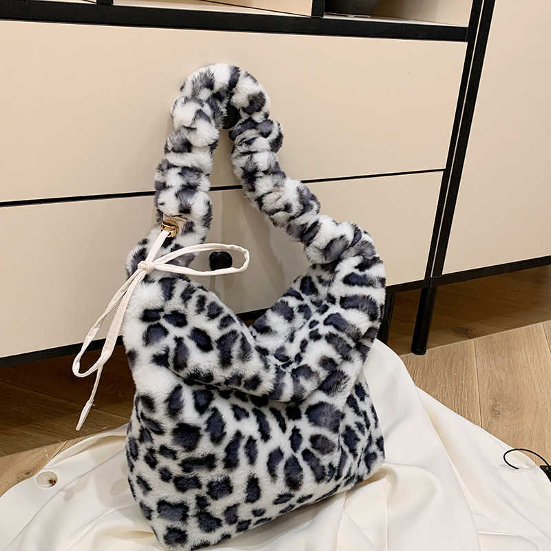 Underarm Handbags for Women New Trendy Plush Shoulder Bag Fashionable Pleated Hand Dumpling Bag 241205