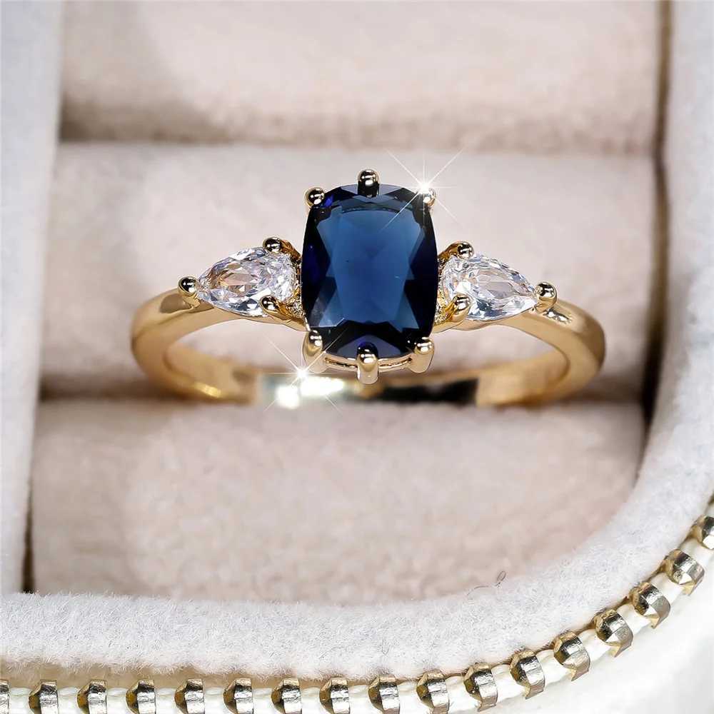 Luxury White Blue Zircon Mens Fashion Crystal Engagement Ring Vintage Gold Mens Wedding Jewelry W241205