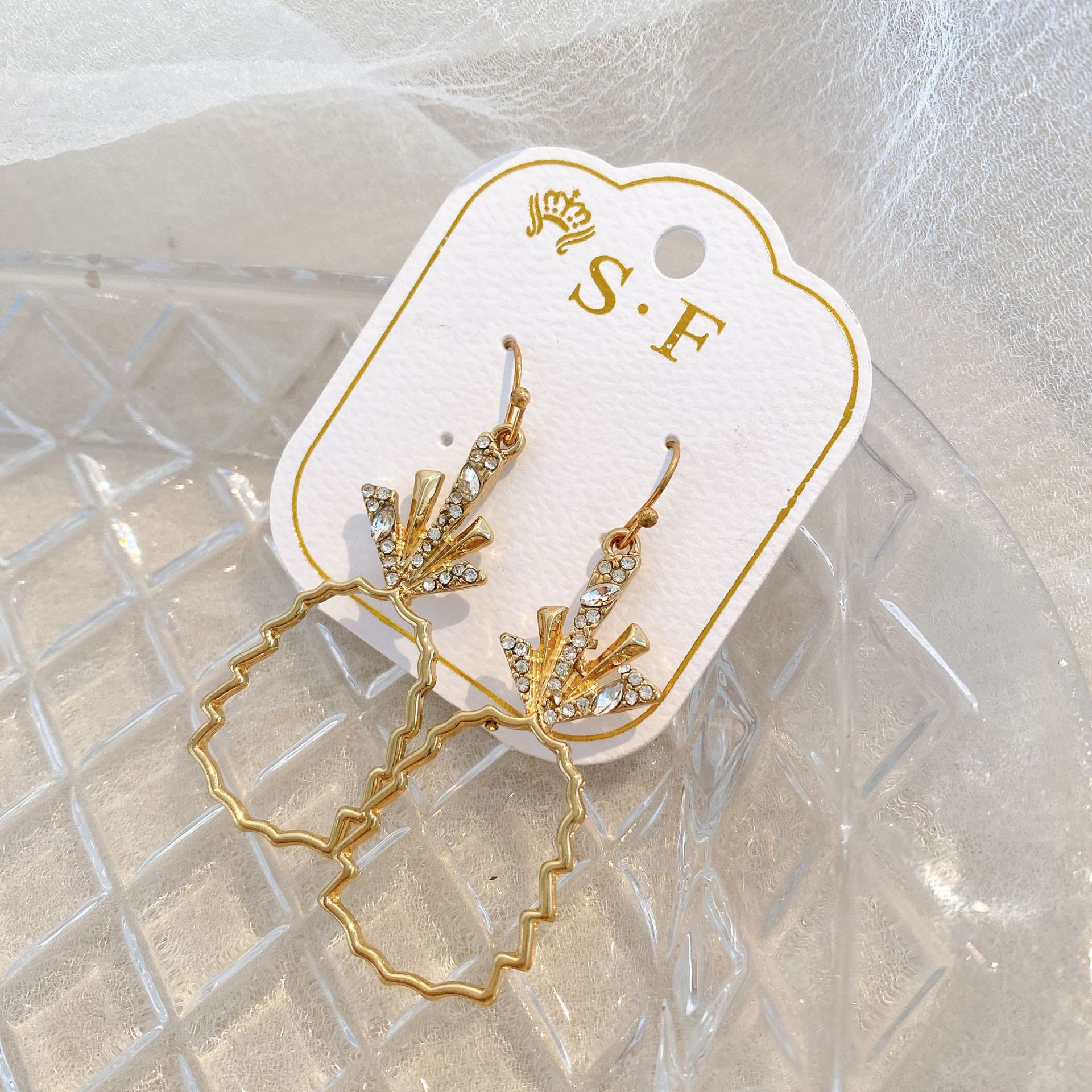 Europe and the United States cross-border new inlaid rhinestone fruit pineapple earrings creative temperament gold hollow fruit earrings
