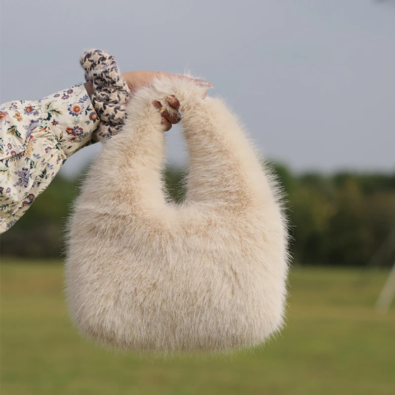 Simple faux fur womens homeless shoulder bag fashionable soft plush womens fur handbag sweet womens underwear bag wallet handbag 241205