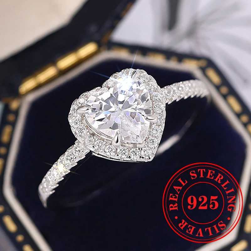 Huitan Brilliant Heart CZ Ring for Women 925 Pure Silver Joan of Arc Wedding Bridal Jewelry Shining Gorgeous Finger Accessories W241205