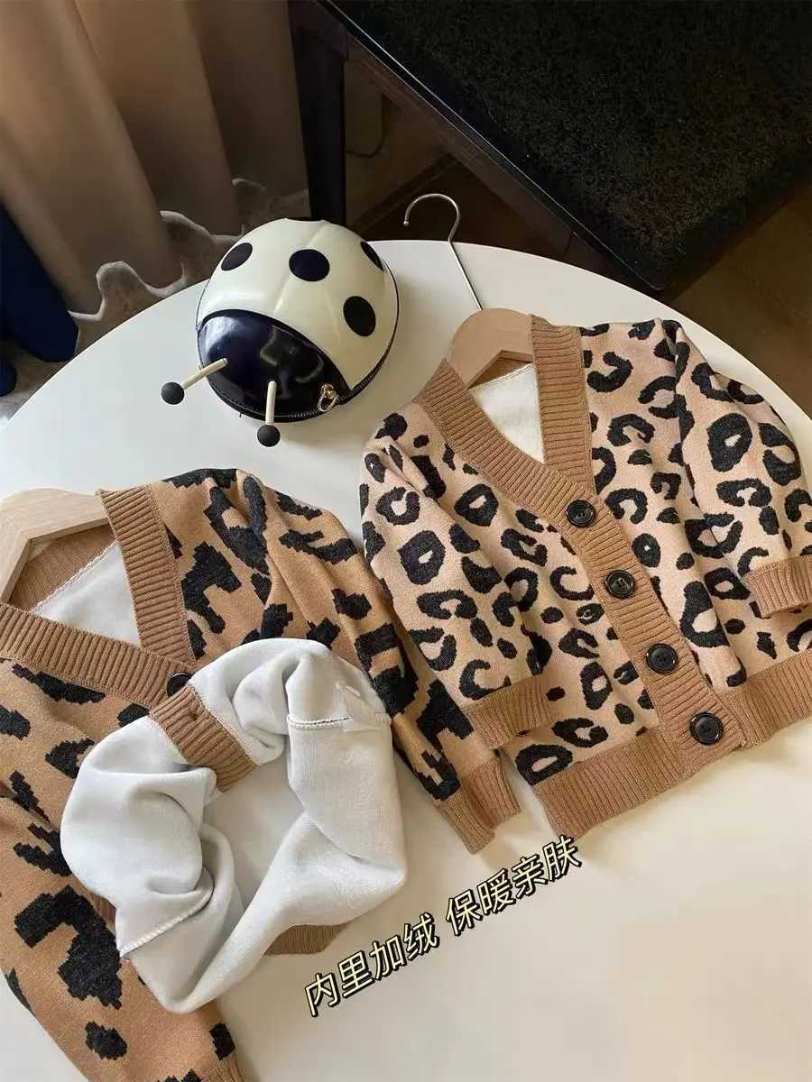 Baby mother welfare children autumn and winter thick velvet warm V-neck leopard print knitted sweater cardigan wool sweater W241205