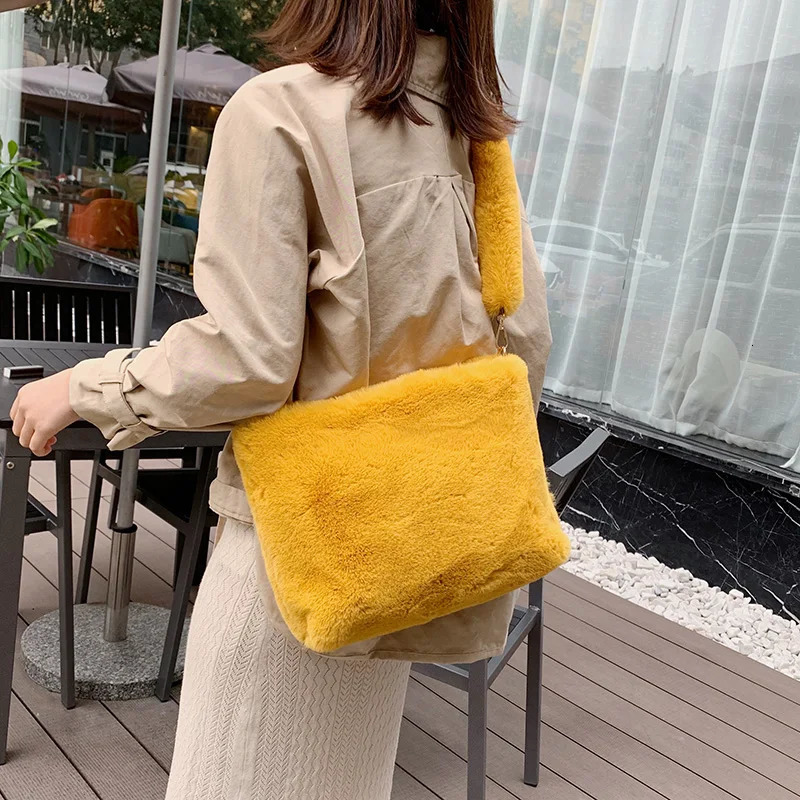 2024 Winter Soft Fur Stray Handbag er Womens Plush Shoulder Bag Cross Body Bag Womens Large Capacity Handbag Womens Handbag 241205