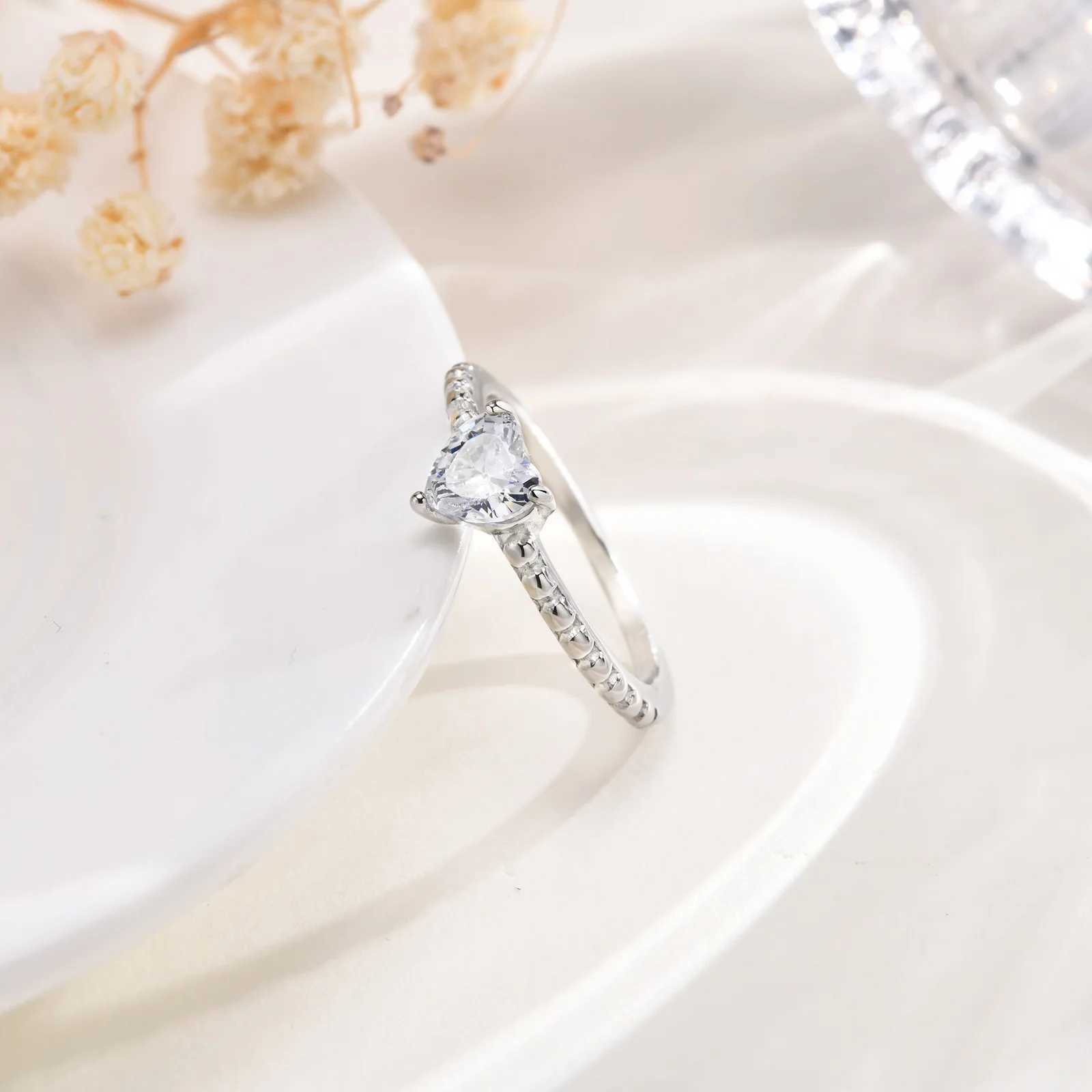 Vnox womens heart-shaped ring sparkling cubic zirconia heart-shaped card wedding ring promised engagement ring anniversary gift W241205