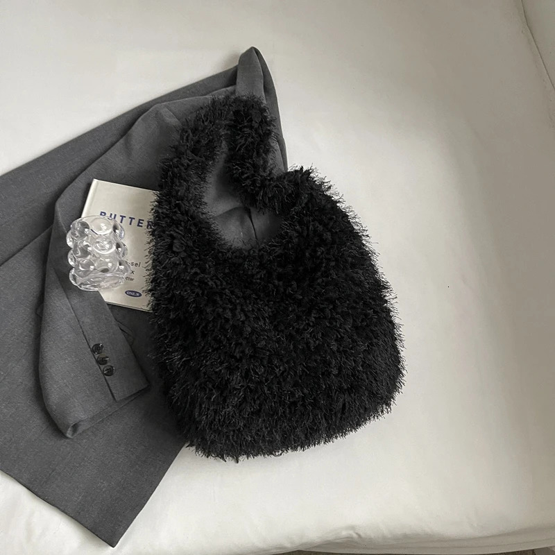 Womens plush shoulder bag fluffy handbag large capacity handbag fur wallet homeless bag work and travel 241205