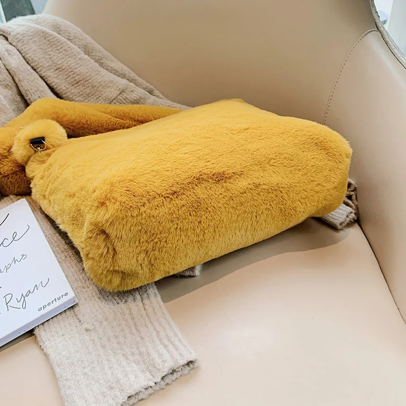 2024 Winter Soft Fur Stray Handbag er Womens Plush Shoulder Bag Cross Body Bag Womens Large Capacity Handbag Womens Handbag 241205