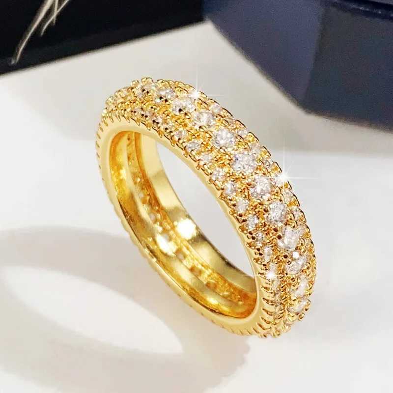 Huitan Sparkling Promise Rings with CZ Luxury Wedding Bands Awards for Women Gold Fashion Edition Womens Jewelry W241205