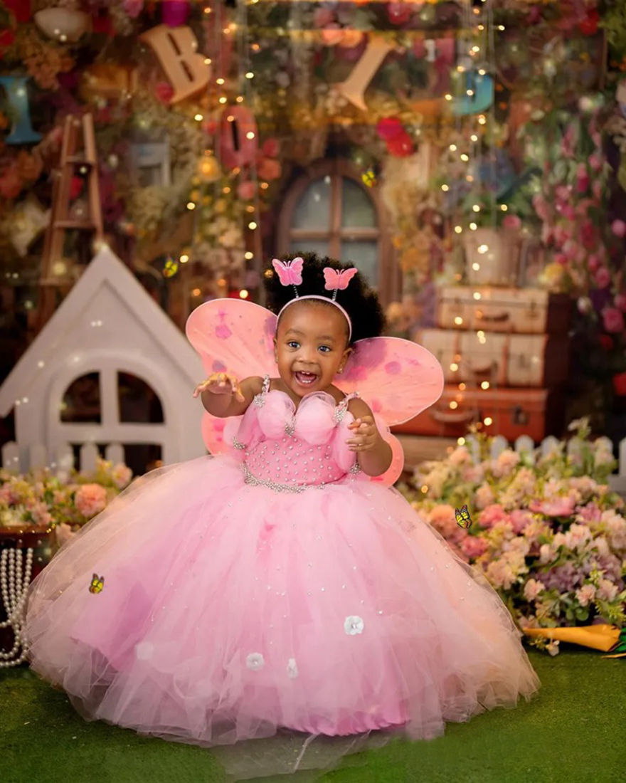 2024 Pink Little Girls Birthday Dress Flower Girl Dress Communion Gowns Spaghetti Straps Rhinestones Princess Queen Birthday Party Dress for Cute Litt