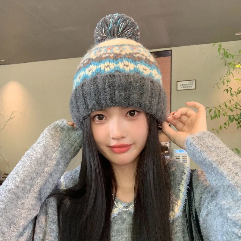 Winter outdoor warm and cold knitted hat with wool ball and wool ear protection 100 womens hats with retro cute printed stripes 53-60cm 241205