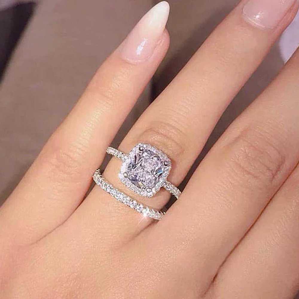 Huitan Luxury Wedding Ring Set Women 2PCS Silver Belt AAA Cubic Zirconia Engagement Party Fashion Womens Jewelry W241205