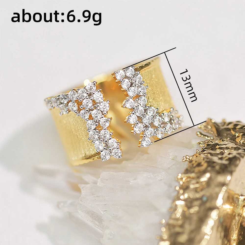 Huitan Tren Luxury Gold Cubic Zirconia Ring Modern Broadband Finger Ring OL Style Womens Jewelry Direct Shipping W241205