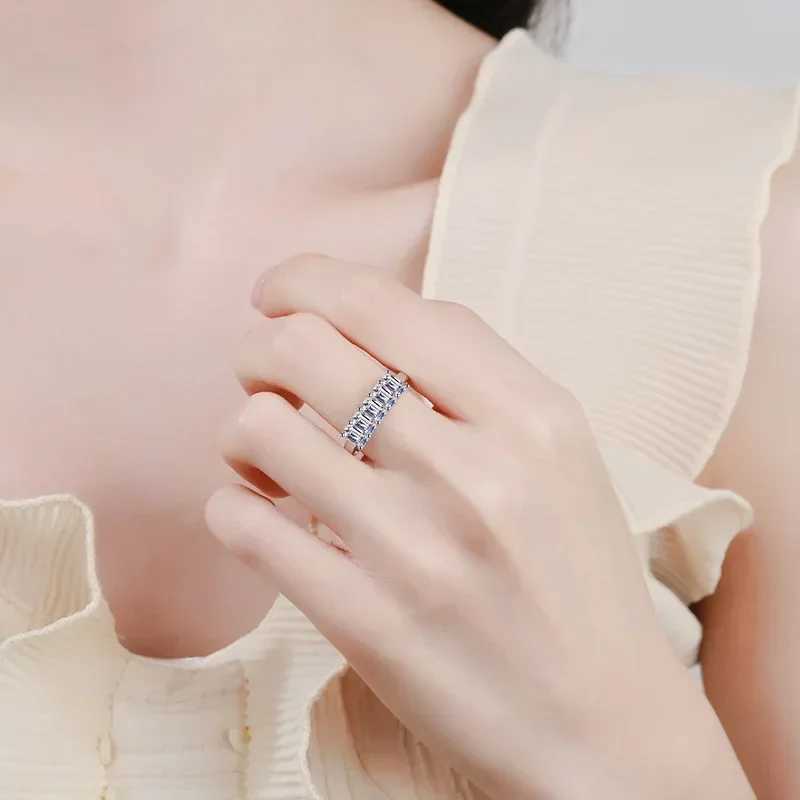 Luxury 18K white gold ring womens jade cut rectangular moissanite diamond ring with medium 18K wedding jewelry ring type W241205