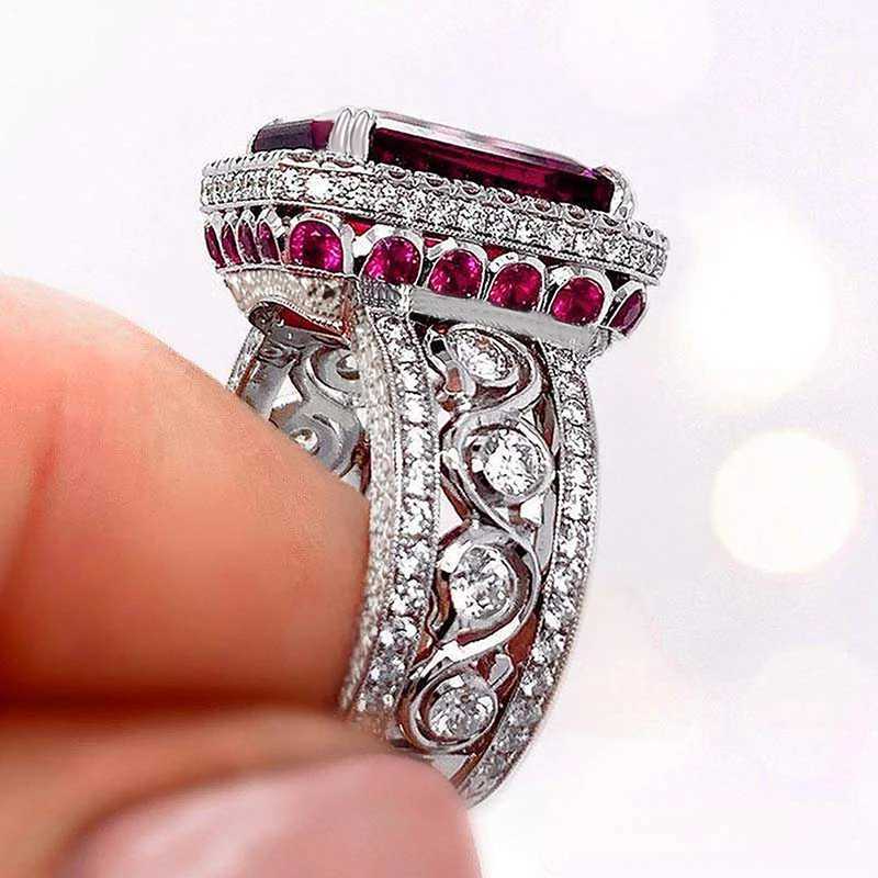 Huitan Luxury La Temperment Ring Shining Red CZ Gorgeous Party Dress Tren High Quality Wedding Band Jewelry W241205