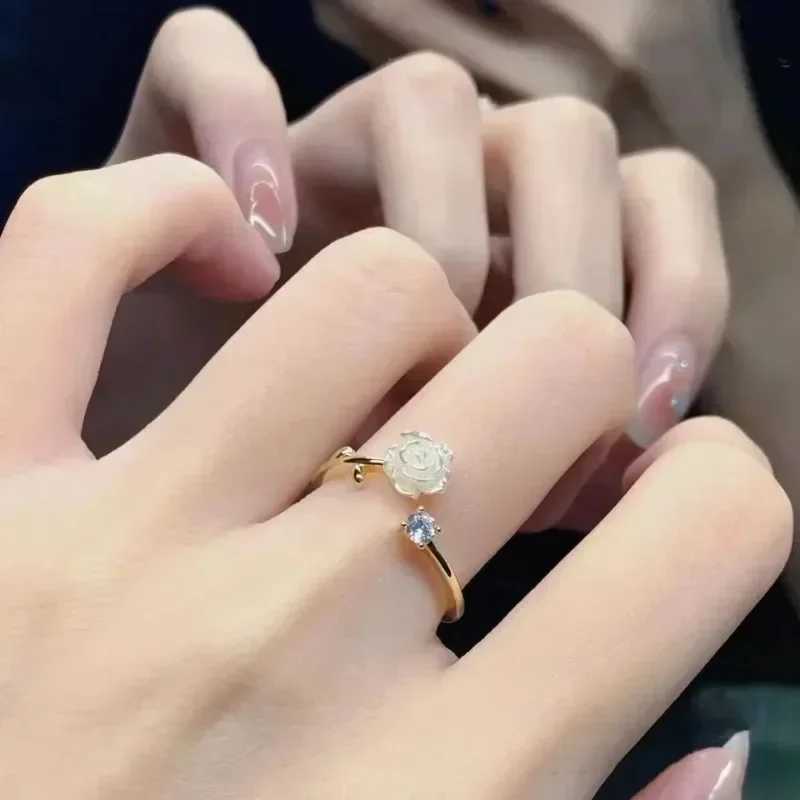 New Trend Womens Luxury Ring Gold Plated Stainless Steel Rose Ring Fashion Aesthetics Jewelry Temperature Anillos Mujer W241205